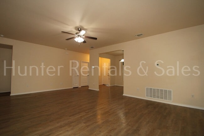 Foto del edificio - $500 off first month’s rent!
