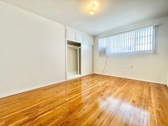 Building Photo - 1124 S Holt Ave