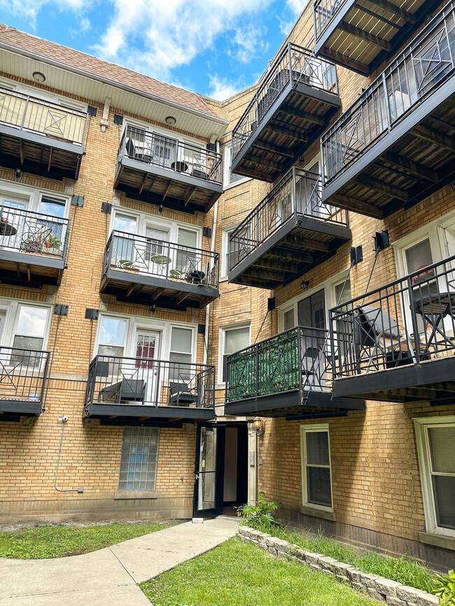 Building Photo - 4816 N Avers Ave