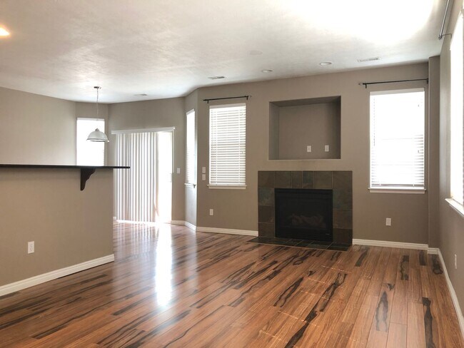 Building Photo - 4944 Mimosa St