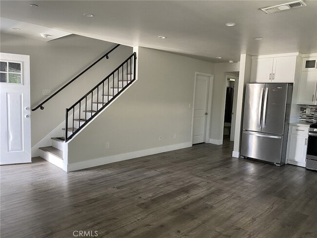 Building Photo - 2420 1/2 Folsom Street Unit