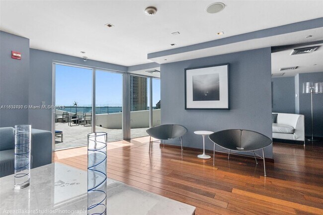 Foto del edificio - 335 S Biscayne Blvd