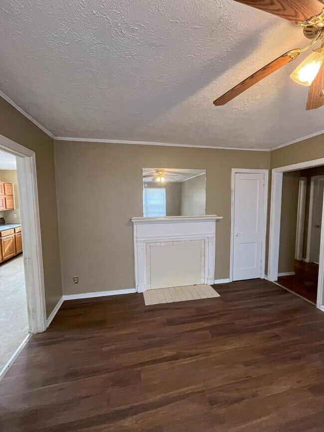 Building Photo - Relax on the Porch: Cozy 2-Bedroom Home in Talladega!!!