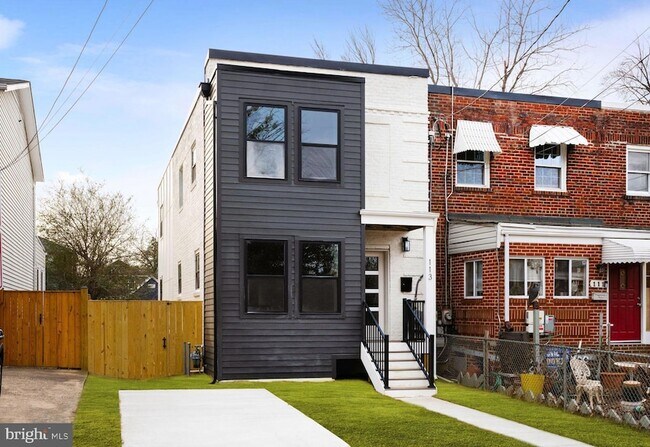 Building Photo - 113 Clifford Ave