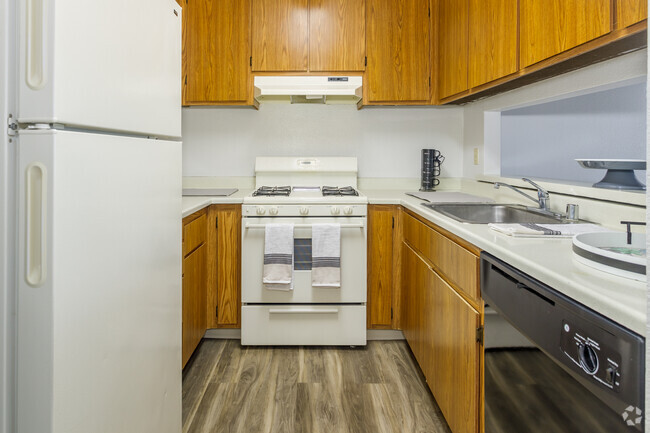 4BR, 2BA - 1,420SF - Temescal Apartments