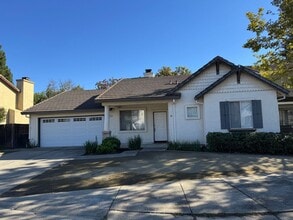 Building Photo - 28 Logan Ct