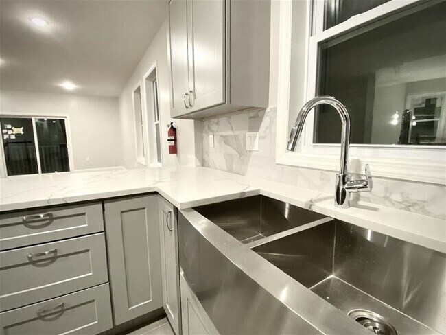 Foto del edificio - 9 E 37TH St