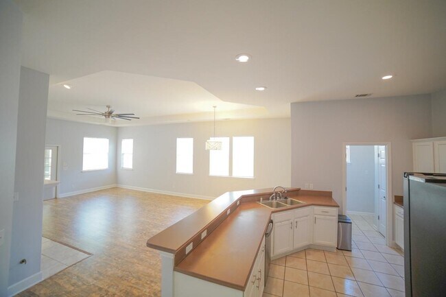 Foto del edificio - 5569 Hampton Hill Cir