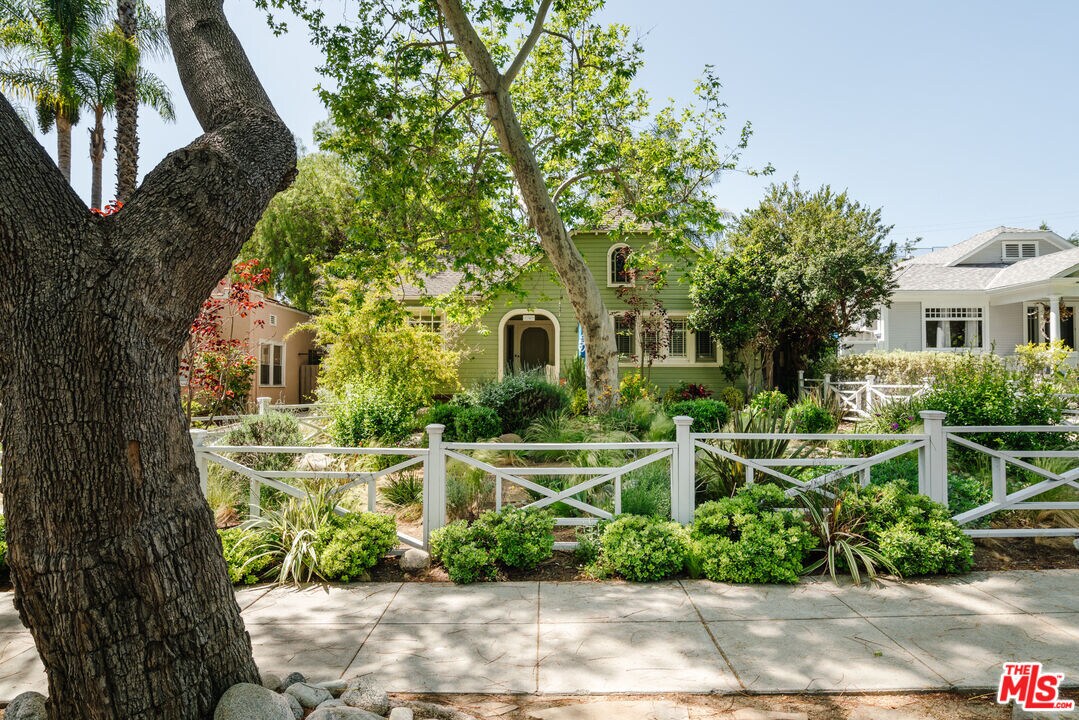 Foto principal - 1343 N Orange Grove Ave