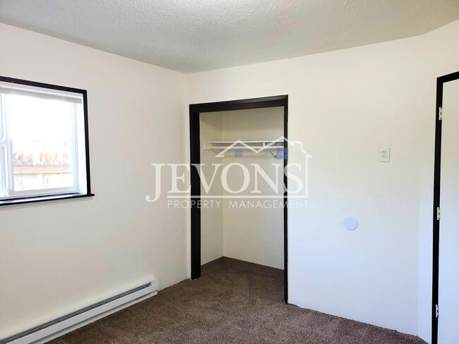 Building Photo - 315 S Naches Ave