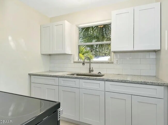 Building Photo - 3047 S Peninsula Dr
