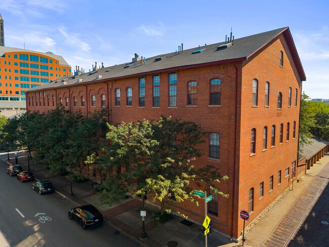 Building Photo - 544 S Front St