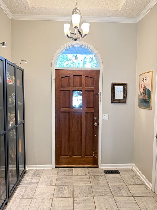 Building Photo - Spacious Home with Large Fenced Yard in Woods of Habersham!