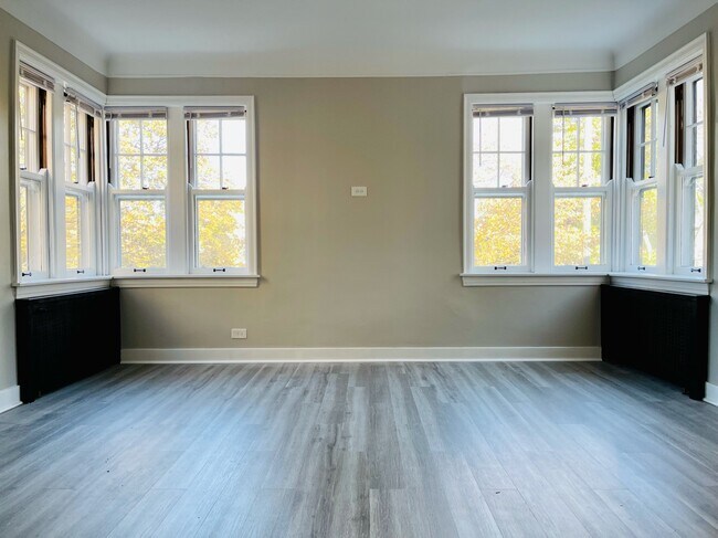 Living Room - 1630 Oak Park Ave Townhome
