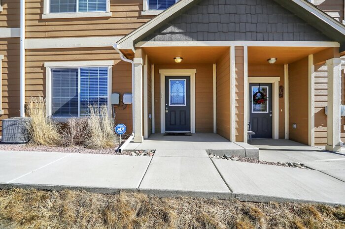 Foto principal - Move-In Ready Townhome | $1,000 Off First ...