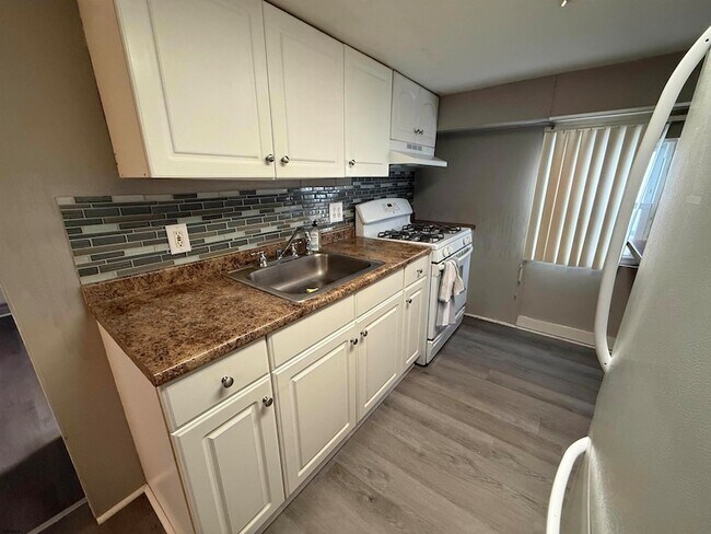 Foto del edificio - 105 N Richards Ave