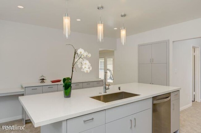 Building Photo - 4 br, 2 bath House - 4644 Vineta Ave