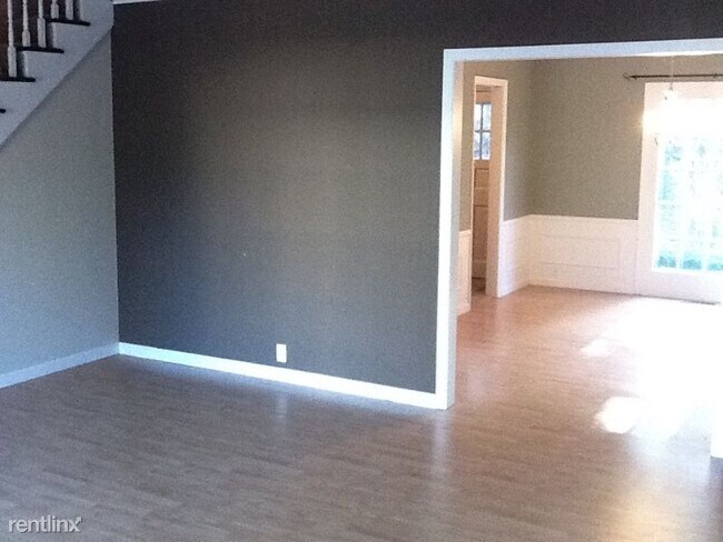 Building Photo - 3 br, 2.5 bath Townhome - 3810 N Linden
