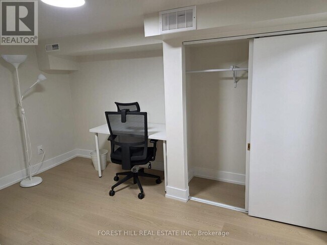 Photo du bâtiment - 273 Silver Springs Blvd