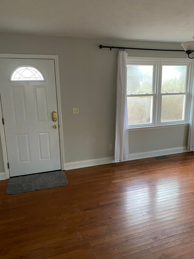 Building Photo - 717 Connor Ave