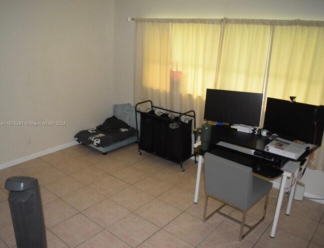 Foto del edificio - 4200 NW 3rd Ct
