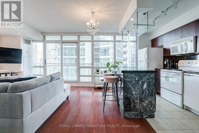 Photo du bâtiment - 1808-381-2381 Front St W