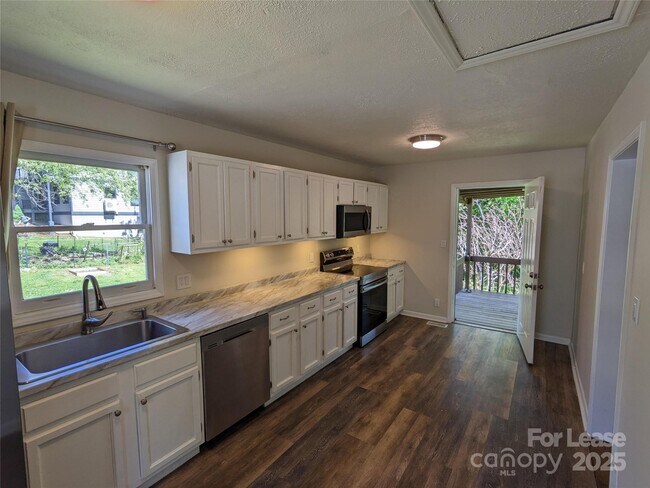 Foto del edificio - 25.5 Woodrow Ave