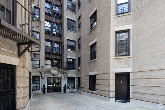 Building Photo - 310 W 99th St