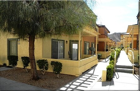 Foto del edificio - 4915 E Russell Rd