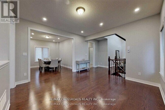 Building Photo - 62 Romanelli Cres