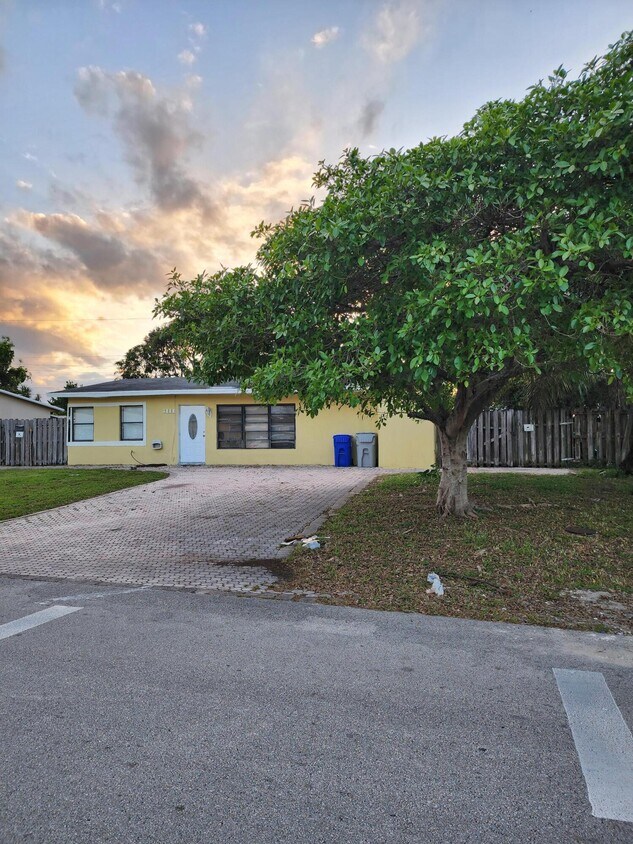 Foto principal - 3111 NE 11th Ave