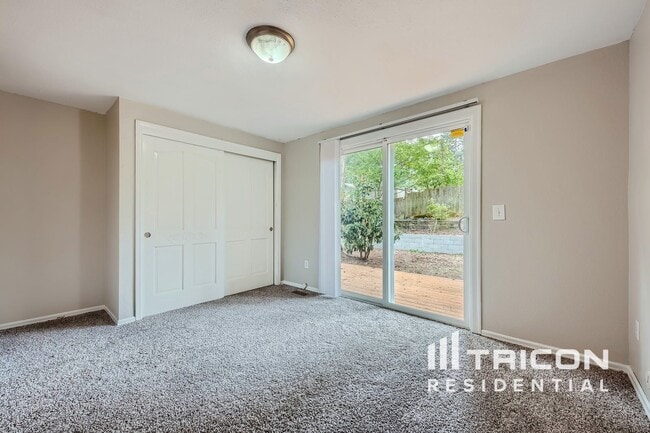 Foto del edificio - 2404 33rd Ave SE