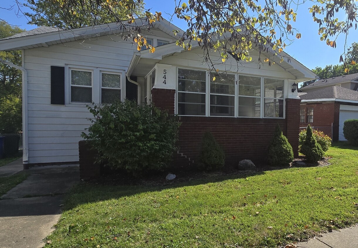 Foto principal - West End Home offering 3 Bedrooms, 1 bath!