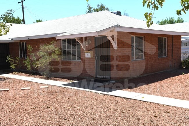 Building Photo - 2145 E Osborn Rd