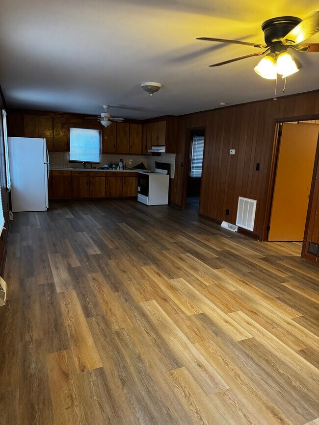 Fotografía del edificio - 176 Hardwood Ln