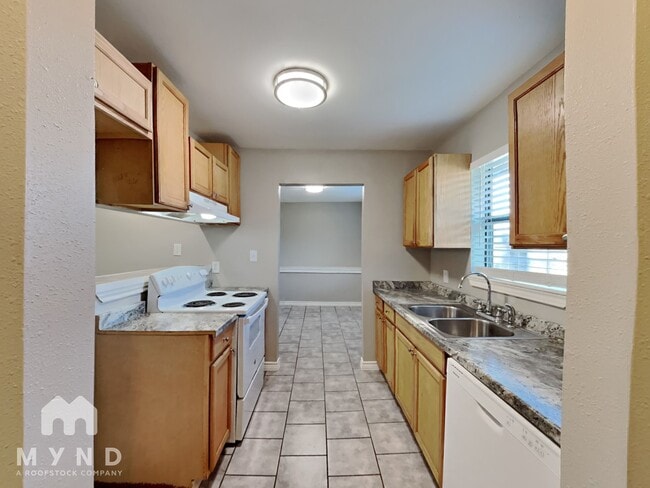 Building Photo - 1701 Cardinal Dr