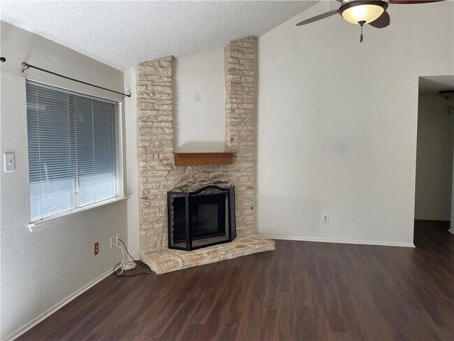 Building Photo - 16808 Village Oak Loop