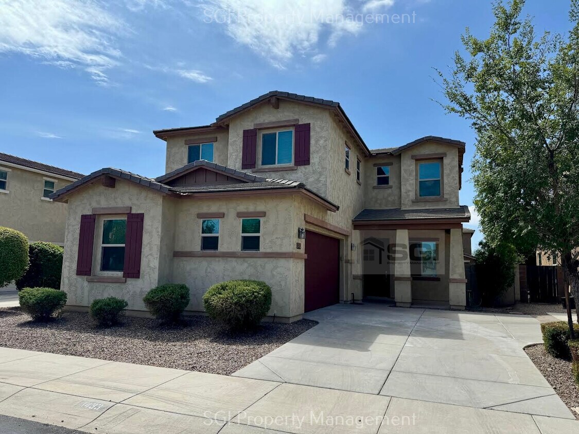 Foto principal - 5 bedroom Gilbert home