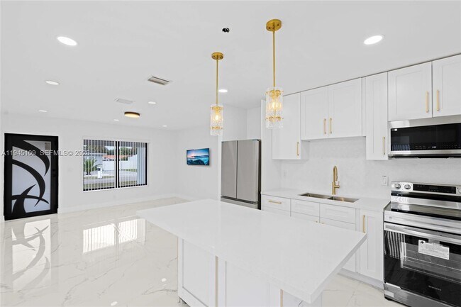 Building Photo - 3030 NW 99th St