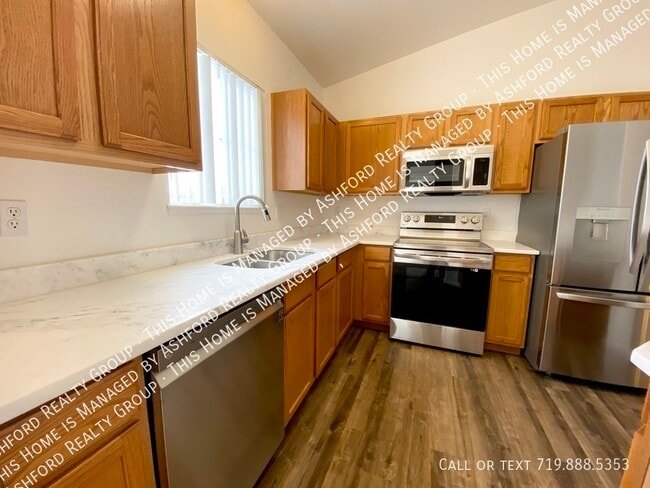 Building Photo - 3750 Strawberry Field GR #G