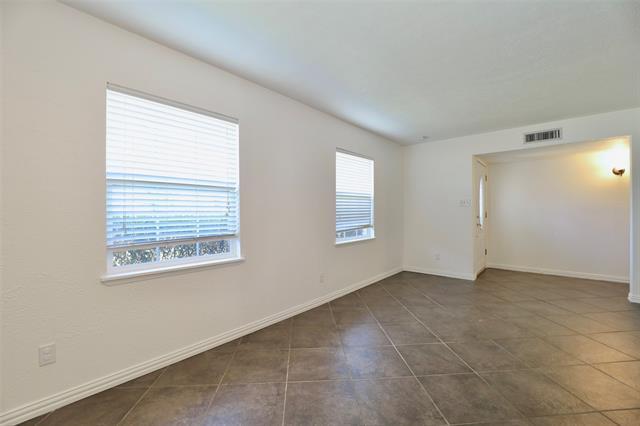 Foto del edificio - 2100 E Peters Colony Rd