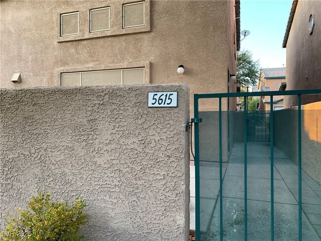 Foto del edificio - 5615 Lago Ct