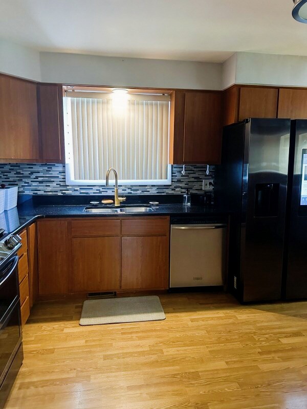 Foto del edificio - 9320 Lavergne Ave