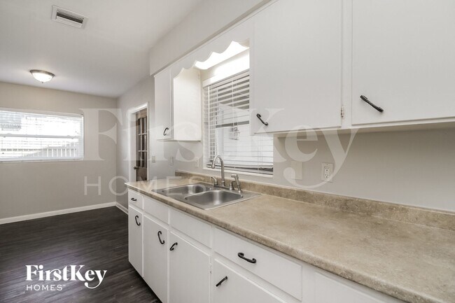 Foto del edificio - 1381 Viburnum Ln