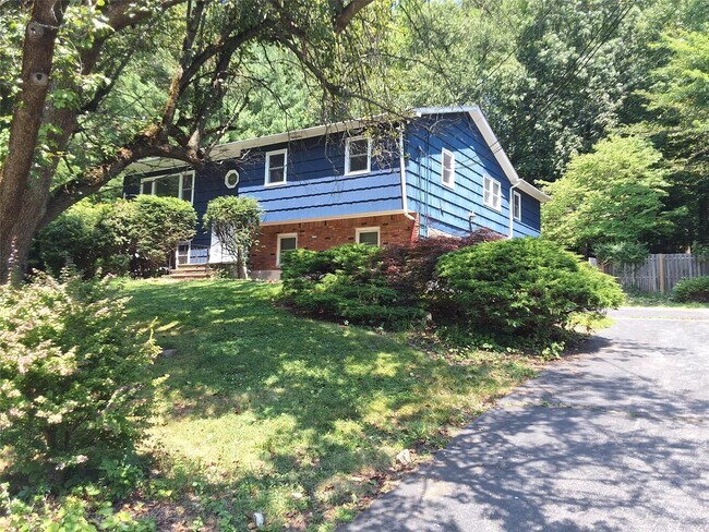 Building Photo - 24 Wallace Dr