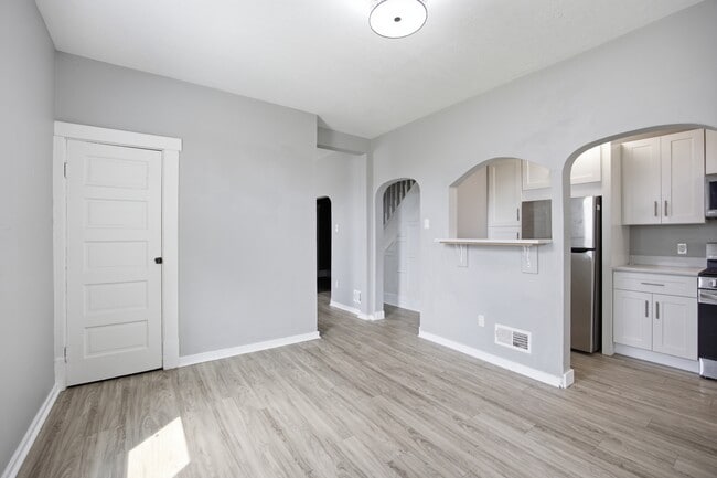 Building Photo - 827 Hinnerman St