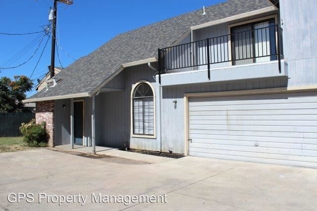 Primary Photo - 3 br, 2.5 bath House - 215 W. Lockeford St