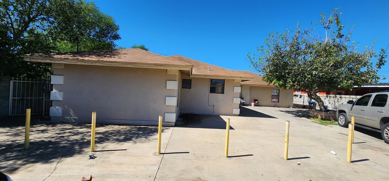 2016 S India Ave Unit 1, Laredo, TX 78046 Room for Rent in Laredo, TX