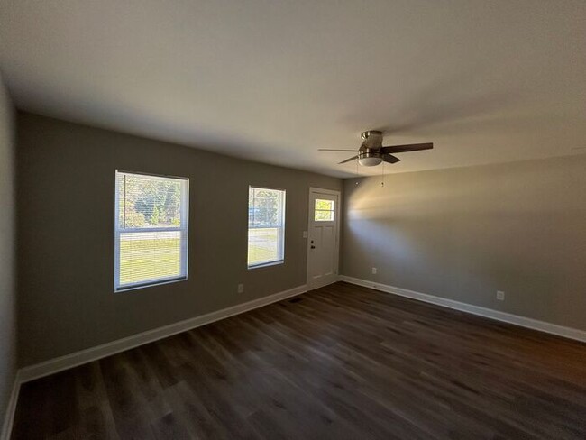 Building Photo - 331 Peach Orchard Rd