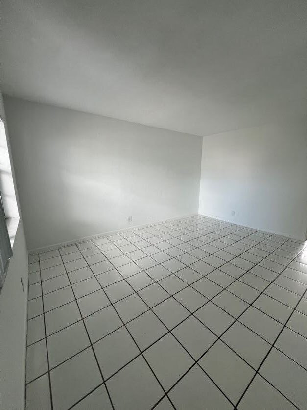 Foto del edificio - 374 Sunshine Dr